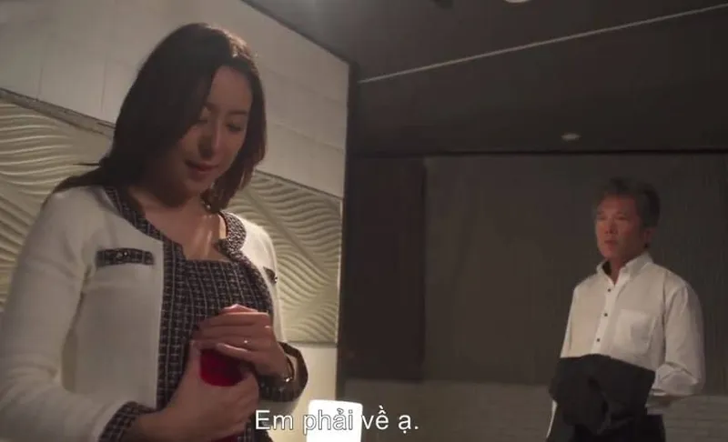 Cháu trai đến nhà dì ôn thi đại học rồi phát hiện dì ấy chỉ ăn rồi thẩm du